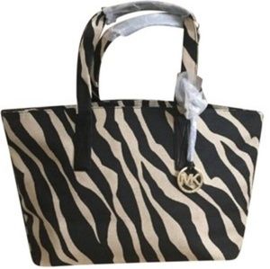 Michael Kors
Large Canvas Shoulder